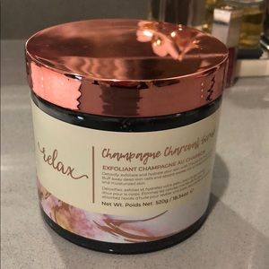 Manna Kadar Champagne Charcoal Scrub
